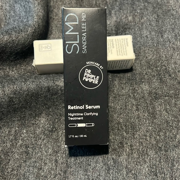 SLMD Retinol Clarifying Treatment - Picture 1 of 3